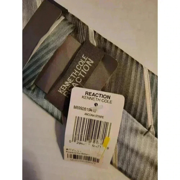Reaction Kenneth Cole Men's Tie Ancona Stripe  NWT Blue Silk Blend. - Picture 2 of 3